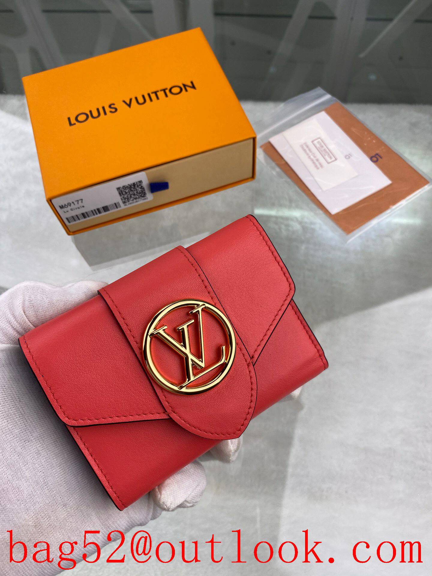 Louis Vuitton Pont 9 short red v blue lining cowhide lv Circle 3 folded wallet purse M69177