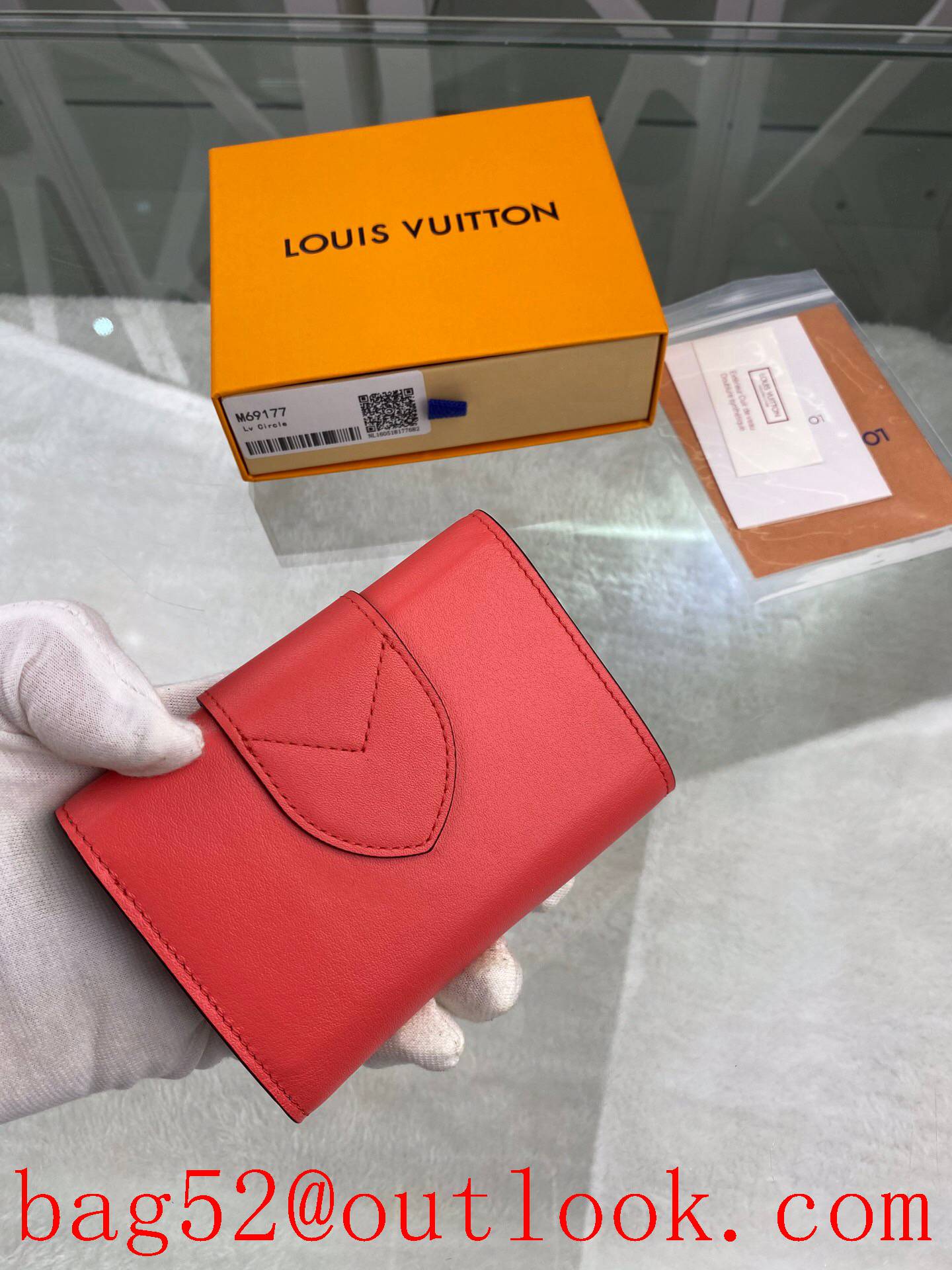 Louis Vuitton Pont 9 short red v blue lining cowhide lv Circle 3 folded wallet purse M69177