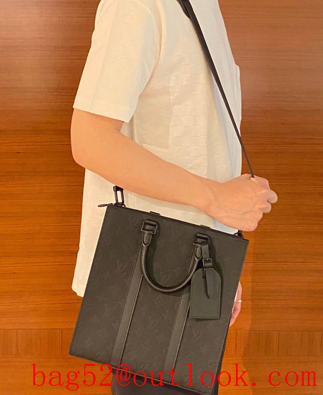 Louis Vuitton LV Men Sac Plat Cross Handbag Bag with Taurillon Leather M59960 Black