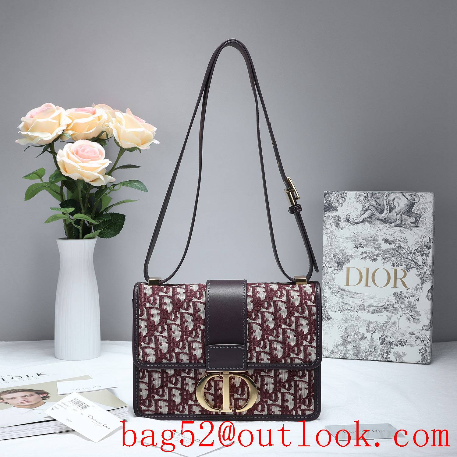 Dior brown 30mongaigne oblique CD logo gold metal three-dimensional embossing shoulder bag