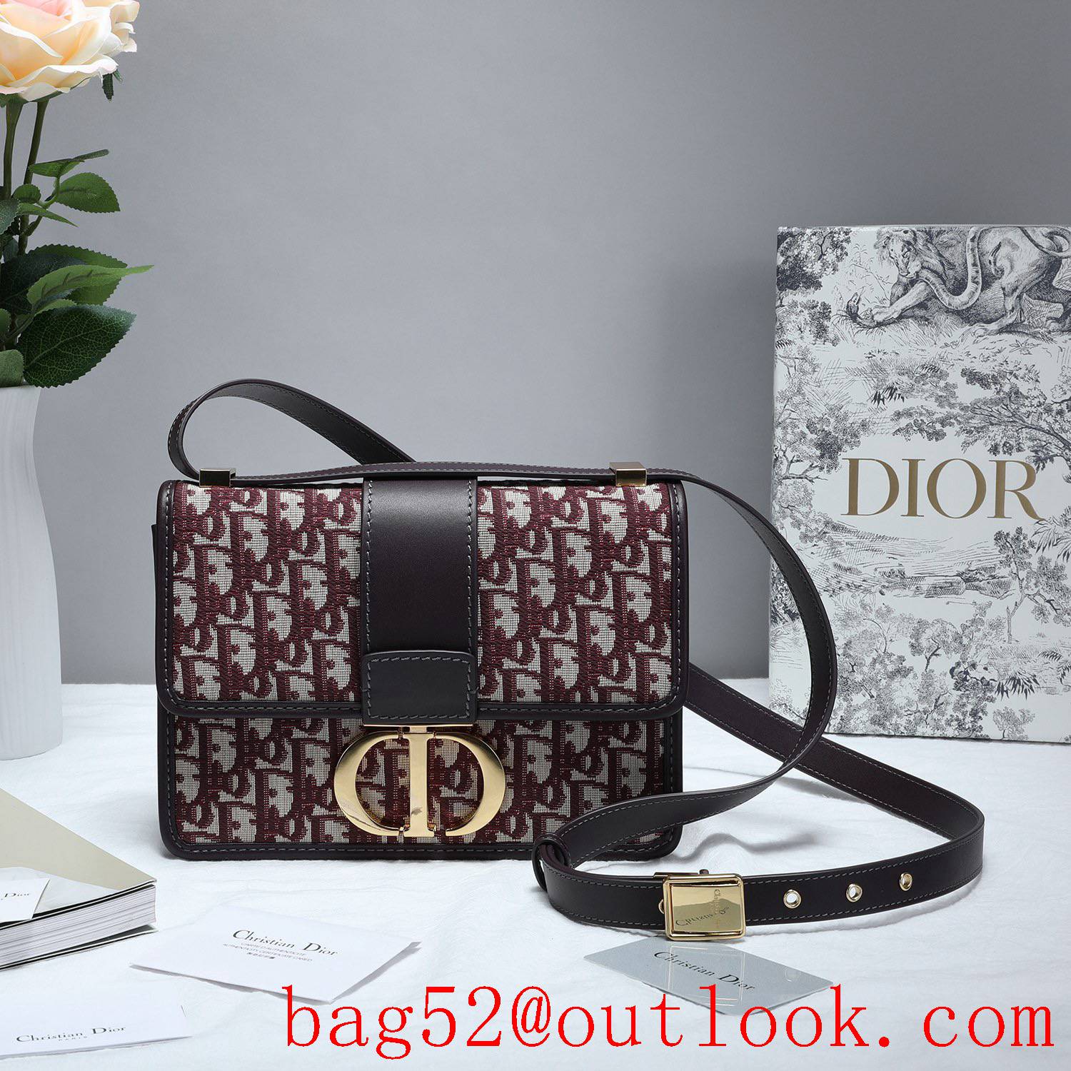 Dior brown 30mongaigne oblique CD logo gold metal three-dimensional embossing shoulder bag