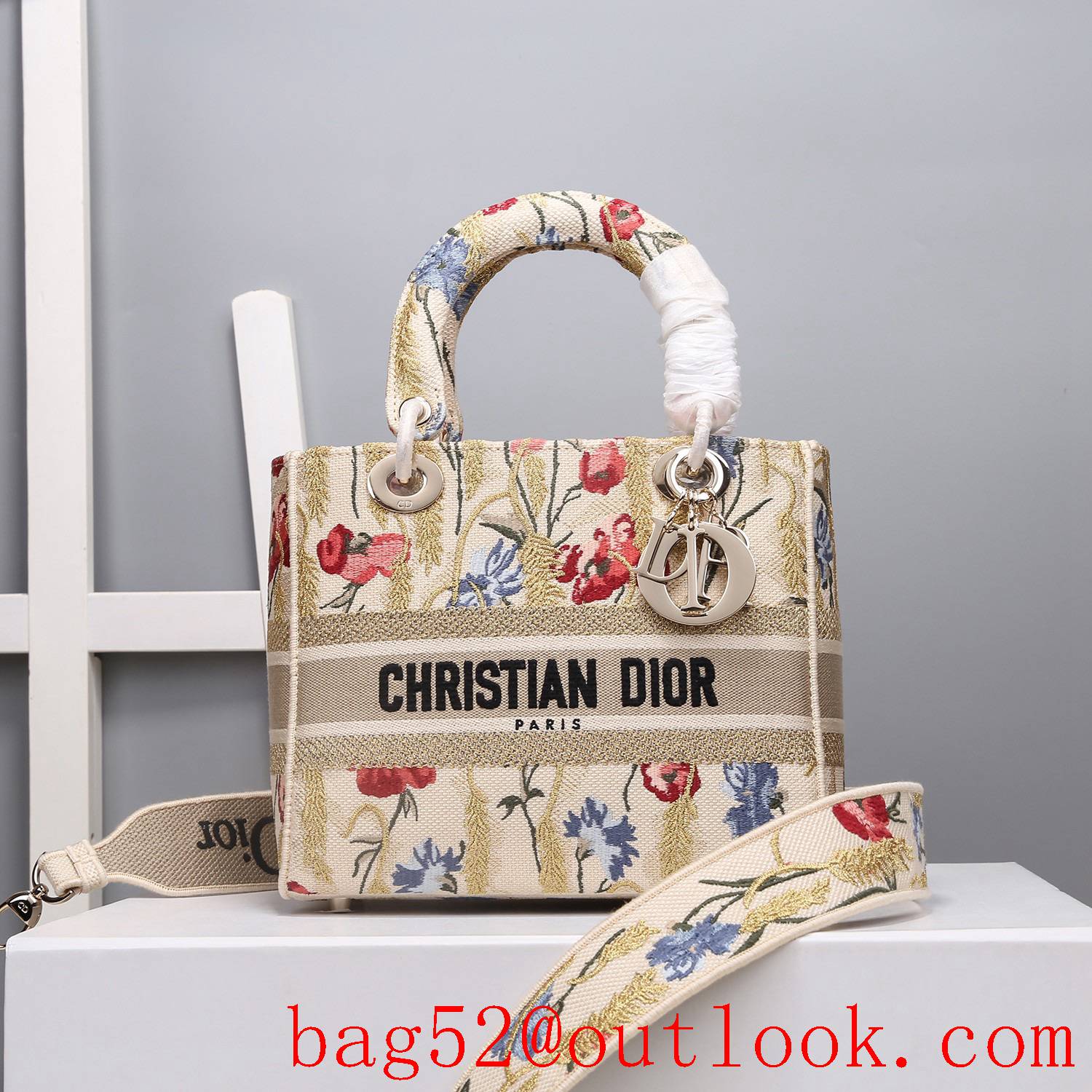 Dior Lady Dior's five-pattern embroidered hibiscus flower Light Gold Finish Metal tote bag