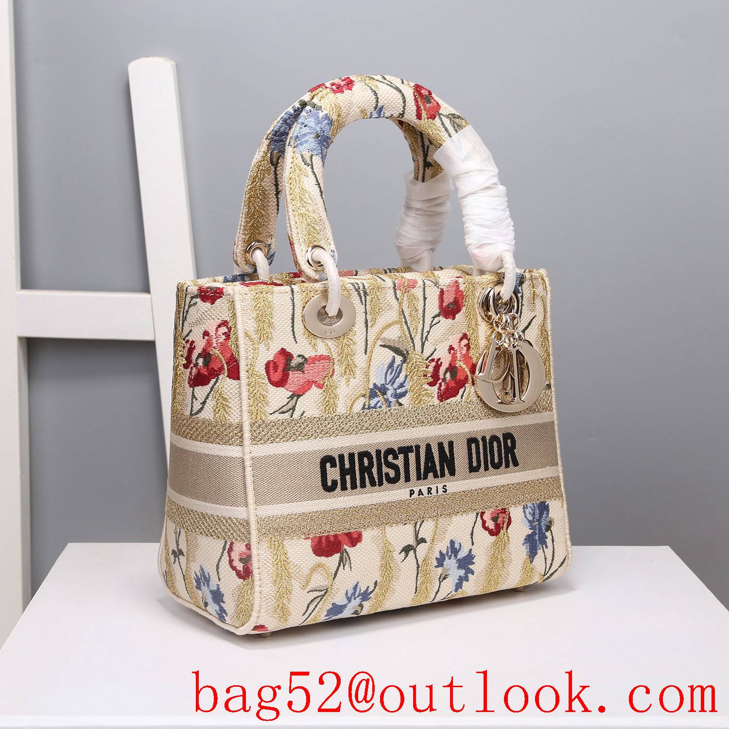 Dior Lady Dior's five-pattern embroidered hibiscus flower Light Gold Finish Metal tote bag