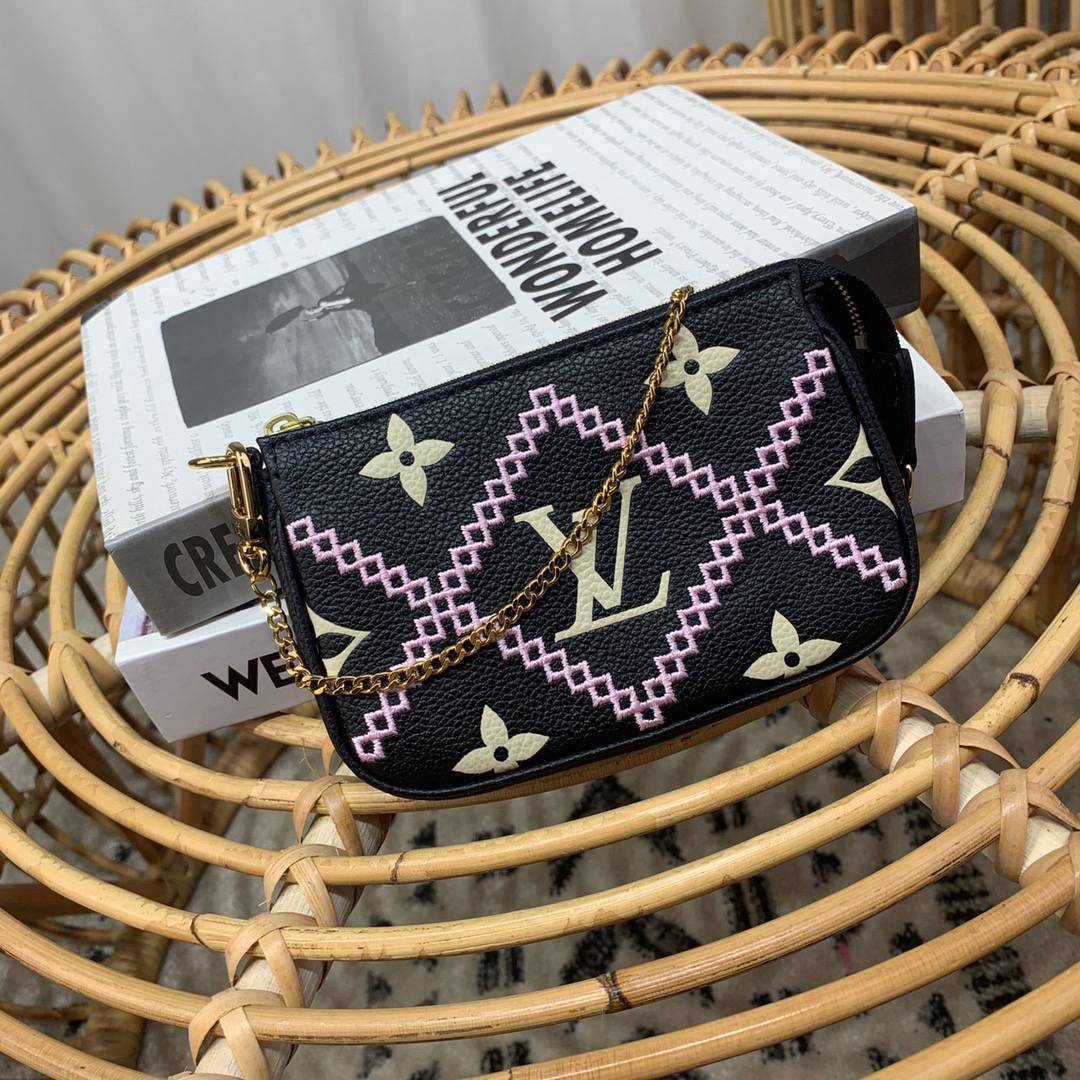 Louis Vuitton LV Mini Pochette Accessoires Clutch Purse Pouch Bag M81140 Black