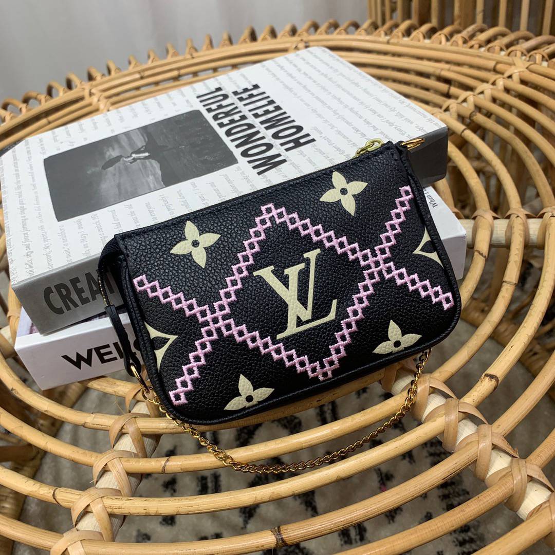 Louis Vuitton LV Mini Pochette Accessoires Clutch Purse Pouch Bag M81140 Black