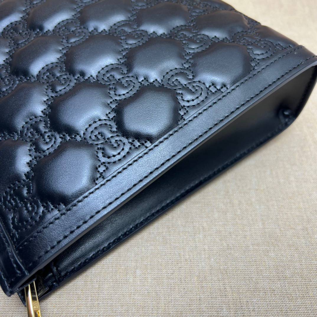 Gucci GG Matelasse Black Leather Clutch 723780 Bag