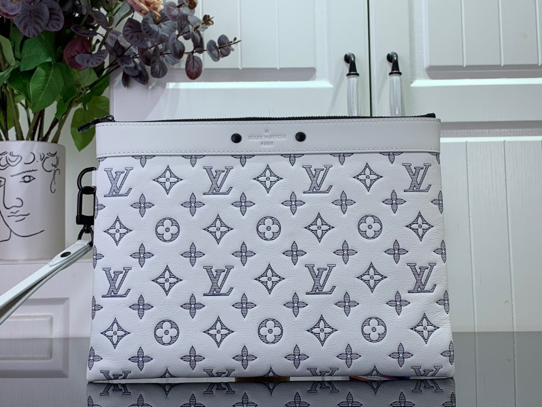 Louis Vuitton LV Calfskin Pochette To-go Clutch Bag Handbag M83382 White