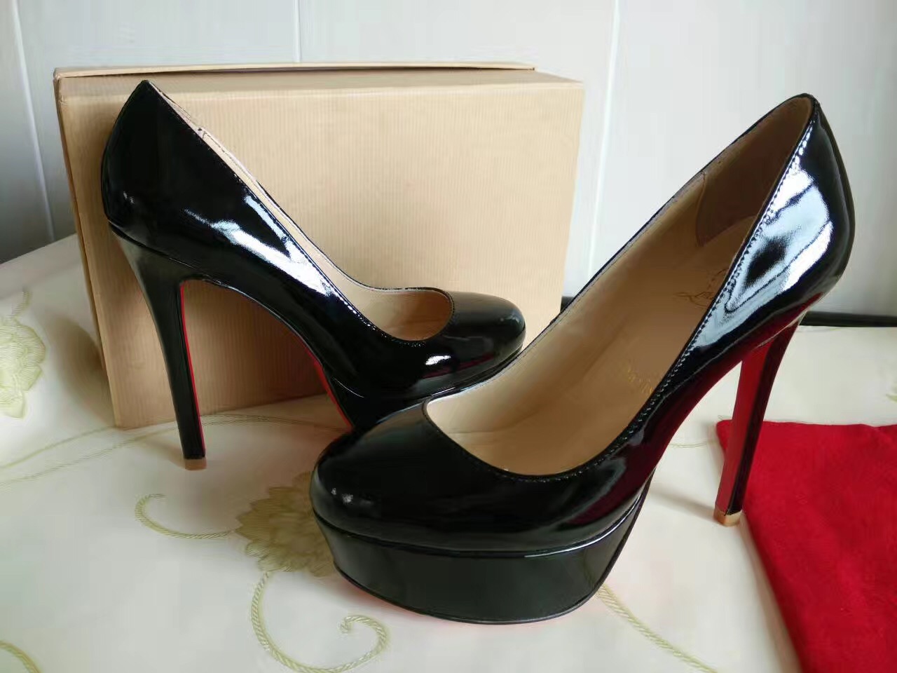 Christian Louboutin 13cm black heels sandals red soled shoes