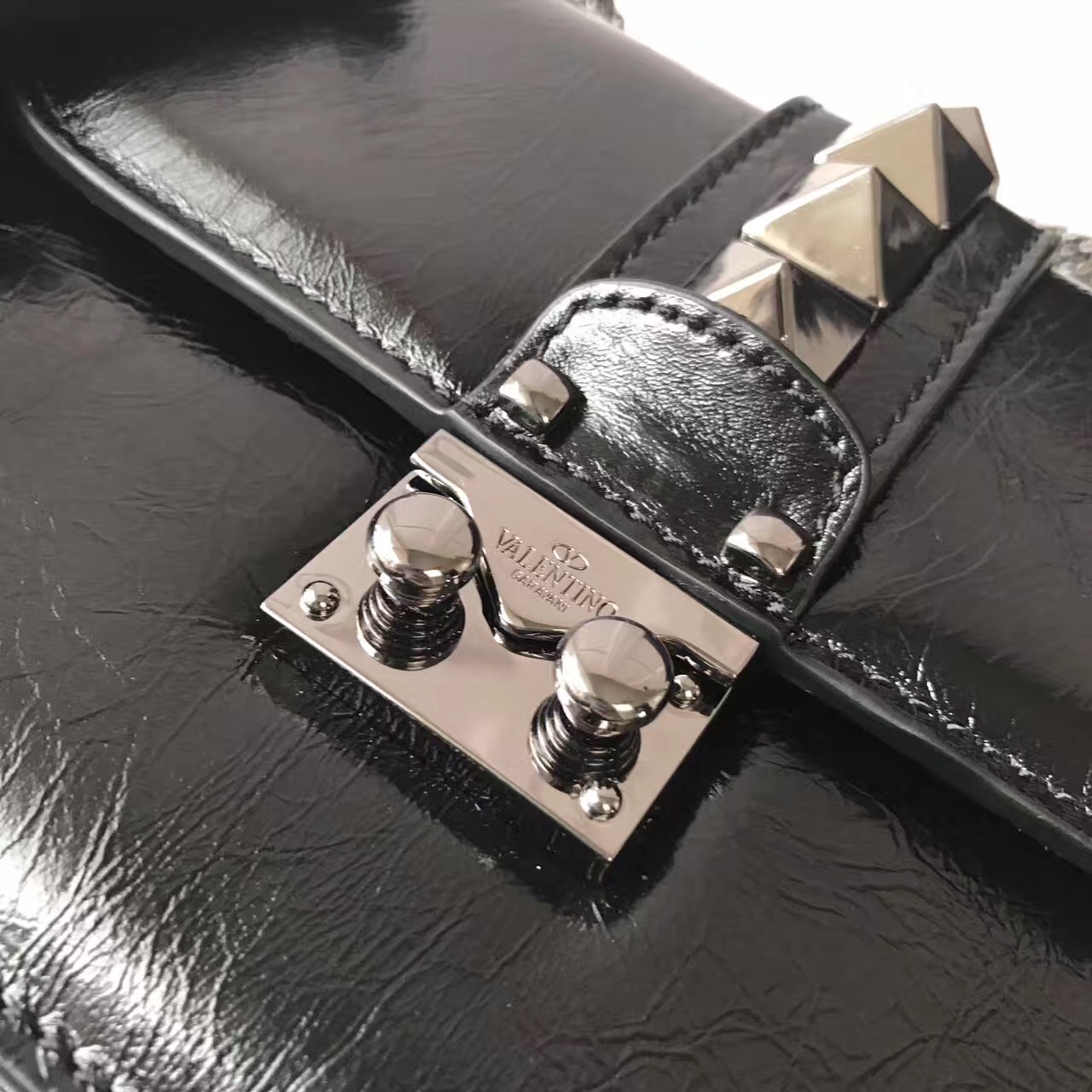 valentino small chain black cross body handbags