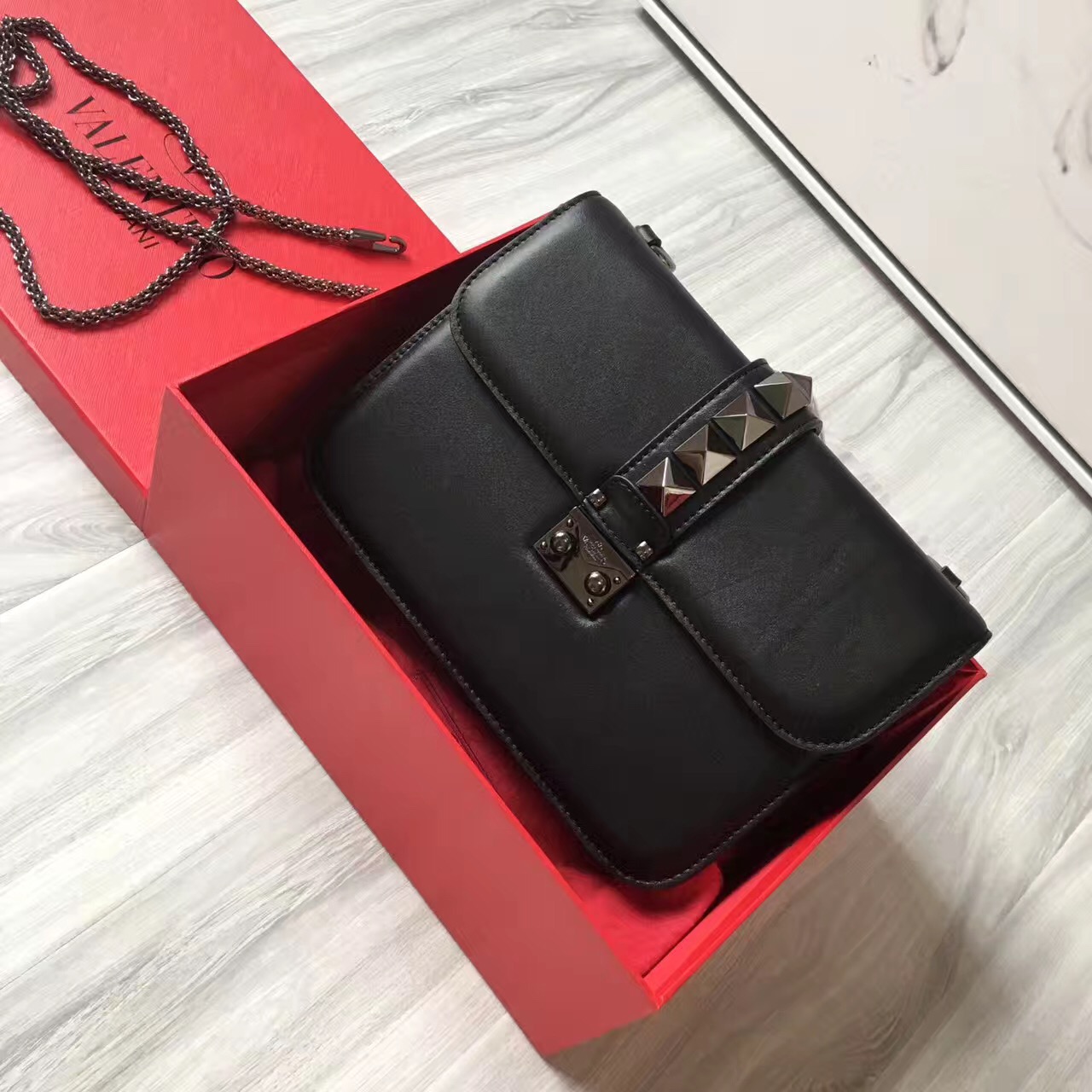 valentino 25cm chain body black cross handbags