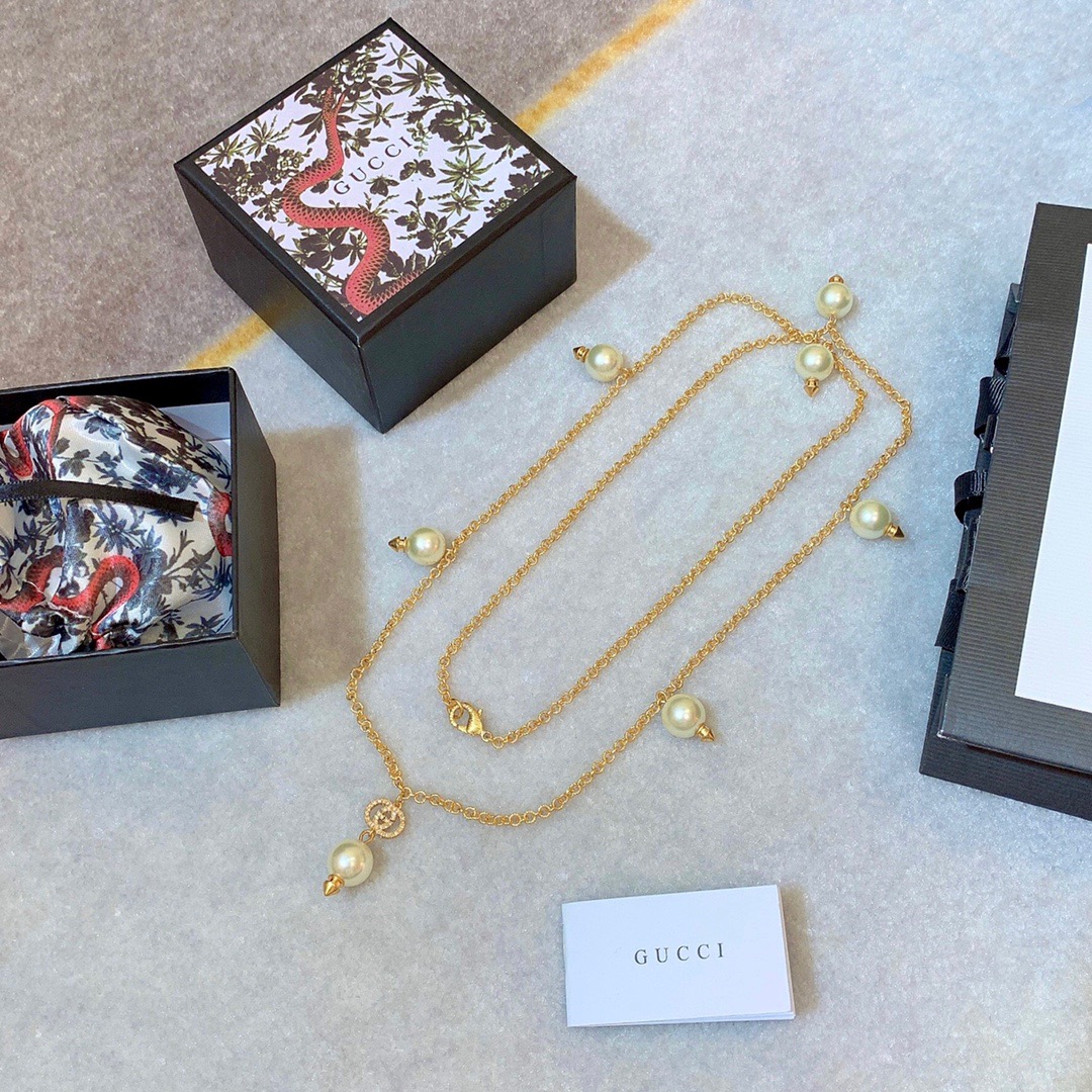 Gucci Beautiful Pearls Necklace in Gold