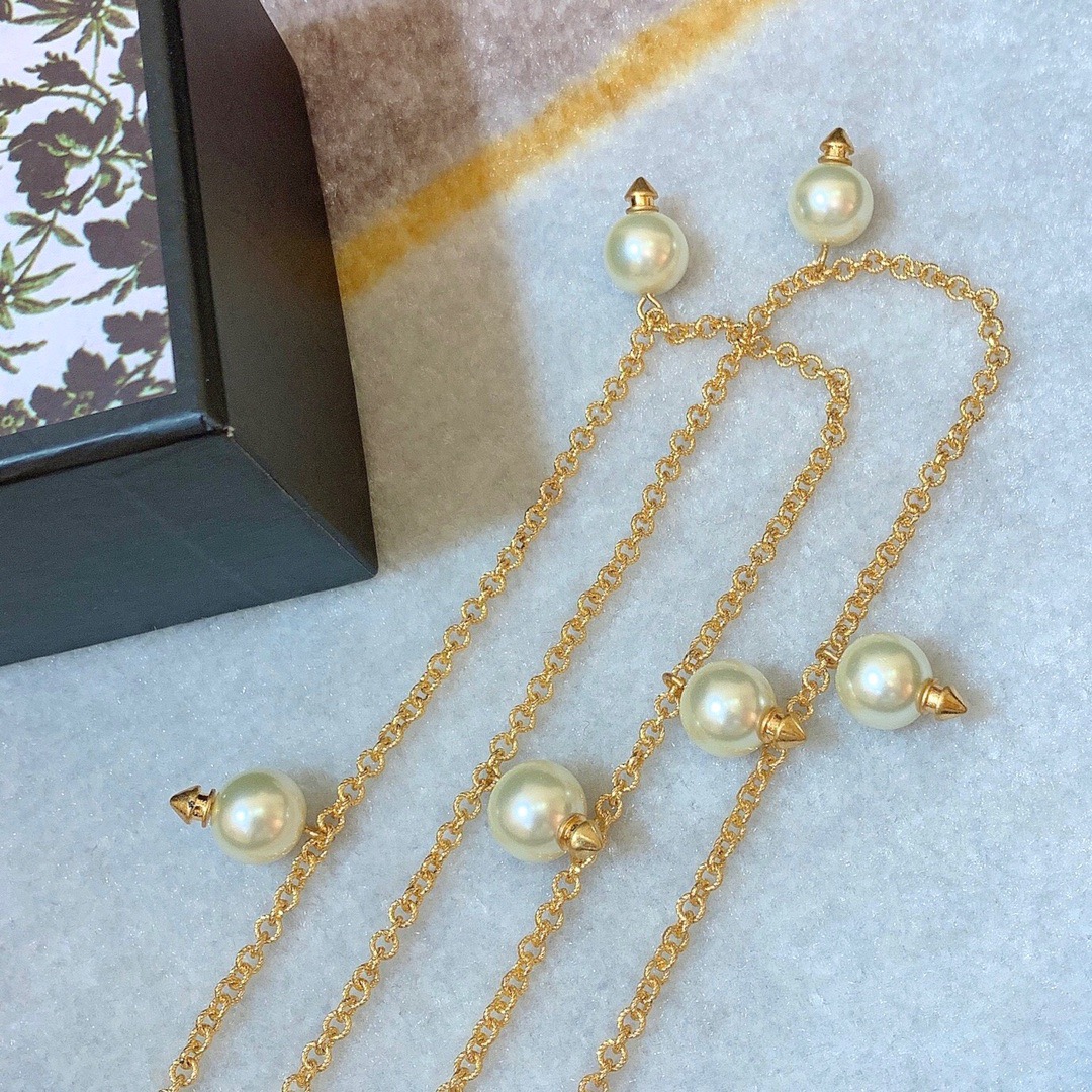 Gucci Beautiful Pearls Necklace in Gold