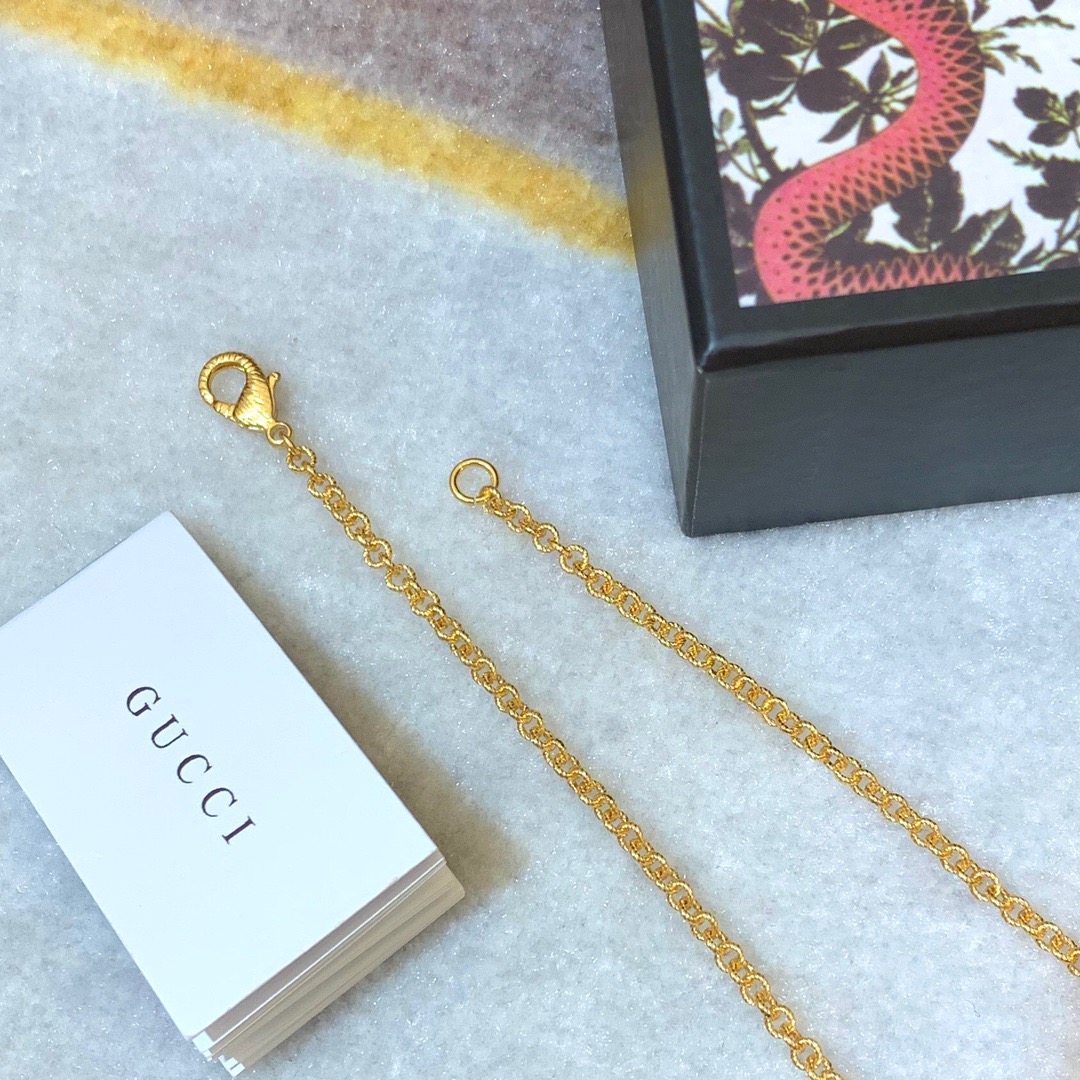 Gucci Beautiful Pearls Necklace in Gold