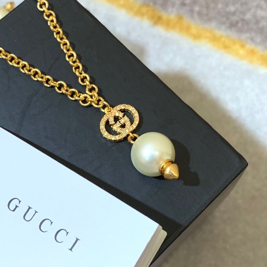 Gucci Beautiful Pearls Necklace in Gold