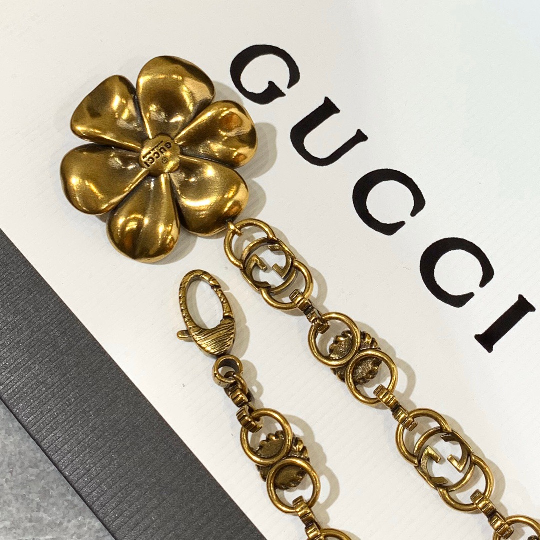 Gucci Classic Flower Necklace in Bronze