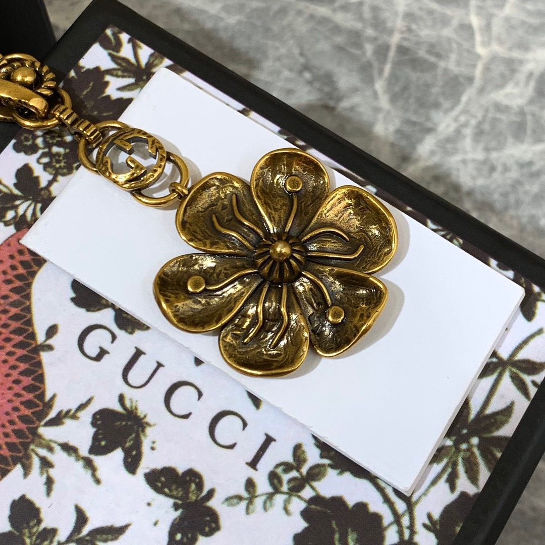 Gucci Classic Flower Necklace in Bronze