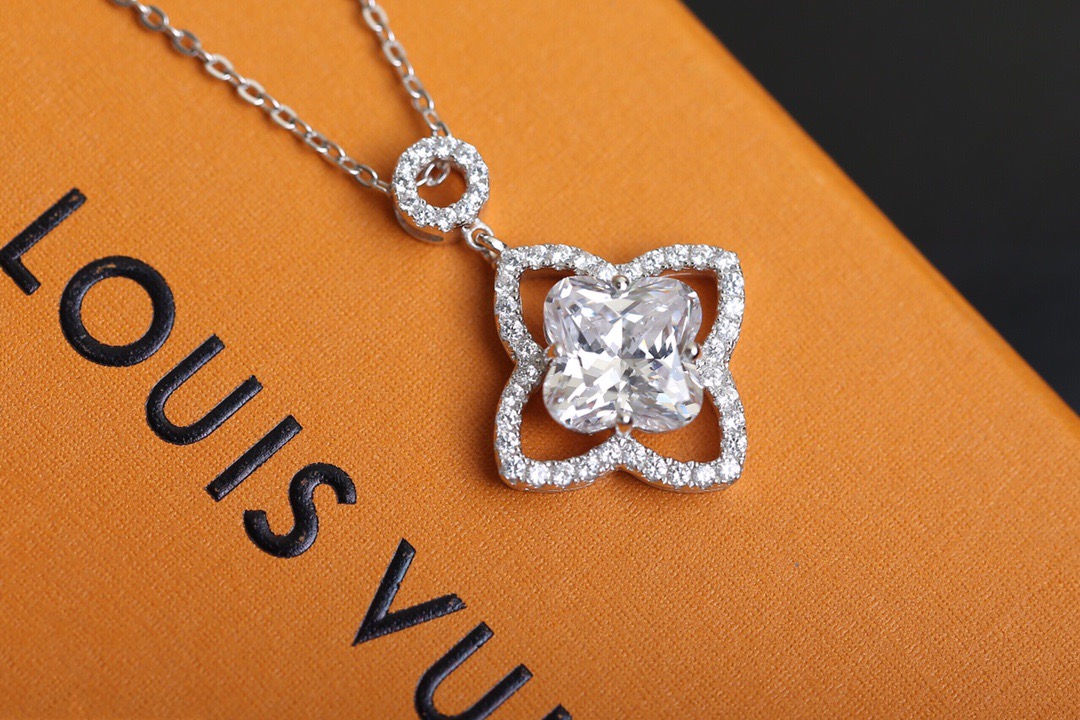 Louis Vuitton LV Hot Sale Les Ardentes 18K Necklace in Silver