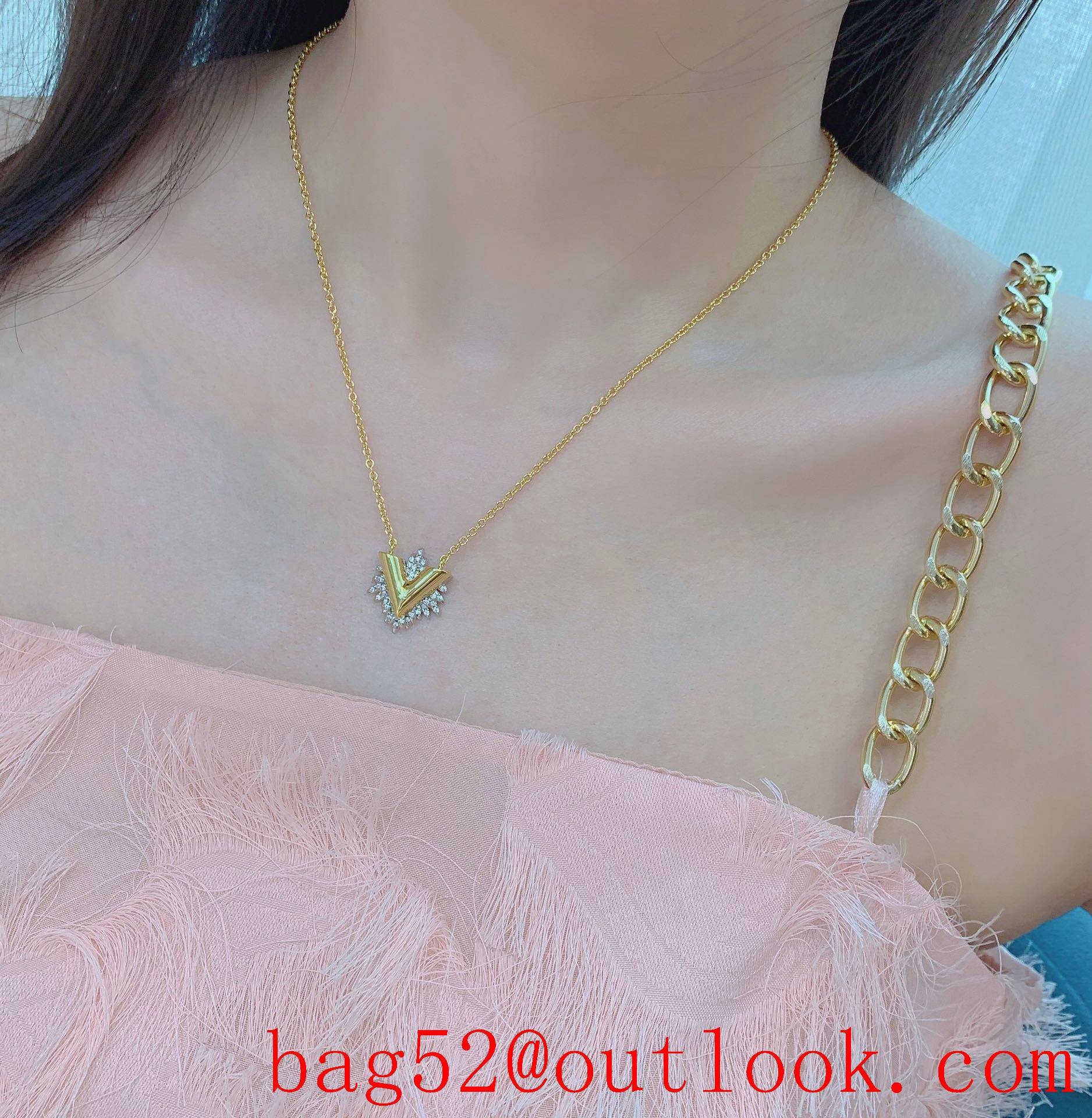 Louis Vuitton LV Glory Essential V Necklace