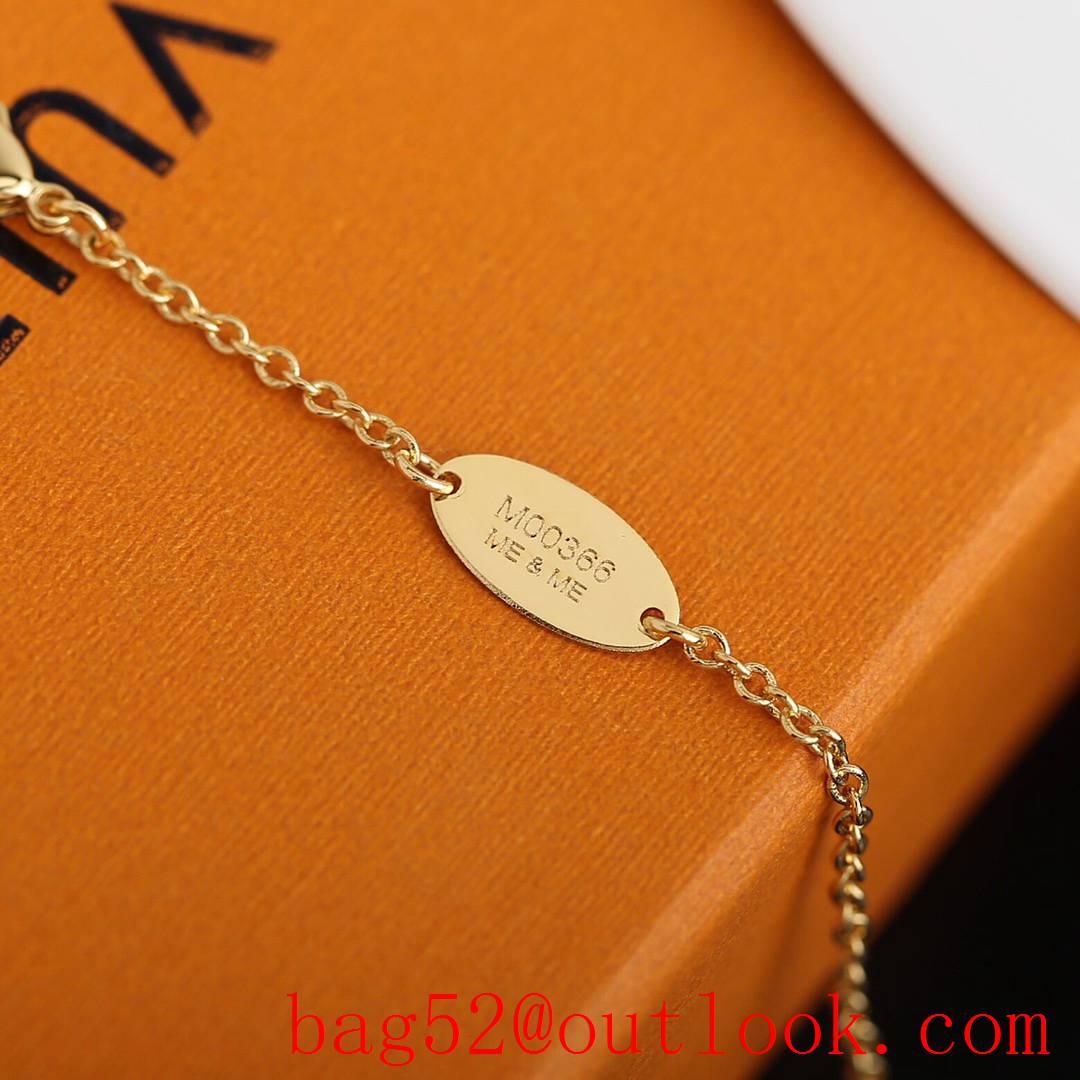 Louis Vuitton LV Glory Essential V Necklace 