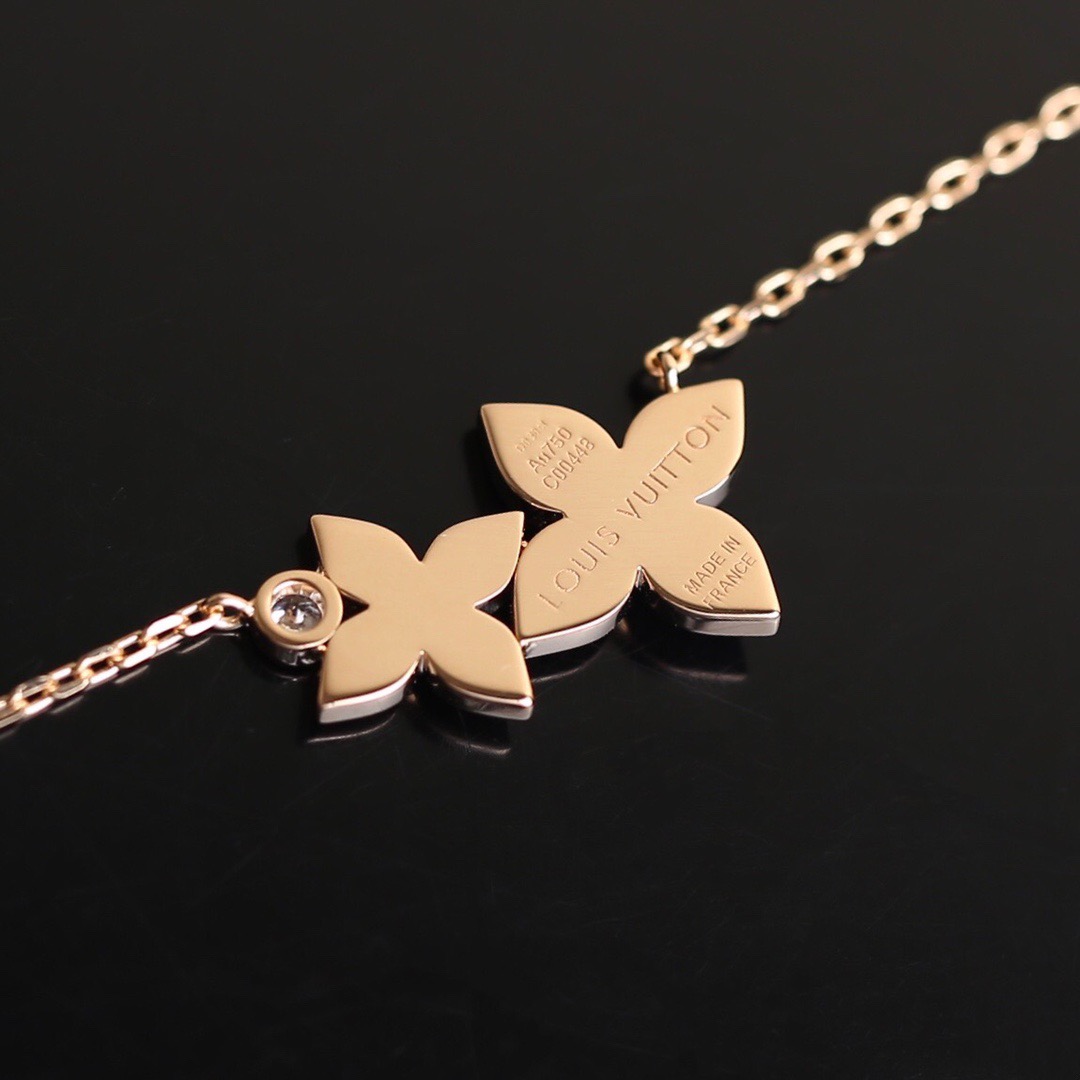 Louis Vuitton LV Monogram Flower Star Blossom Necklace 