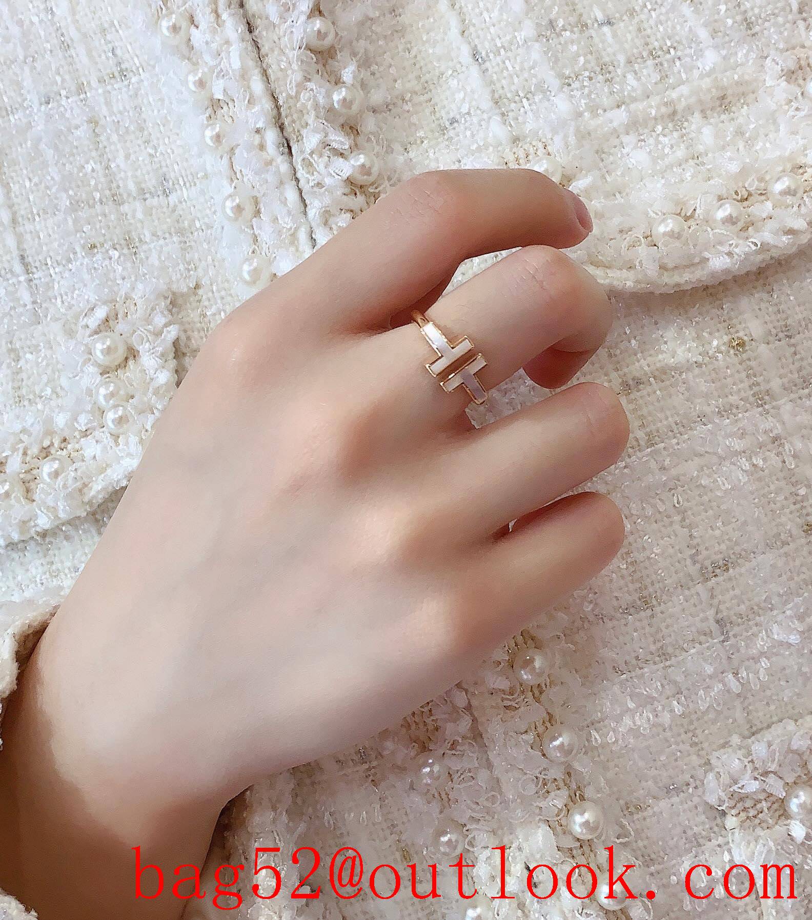 Tiffany Fashionable T Ring in Cream